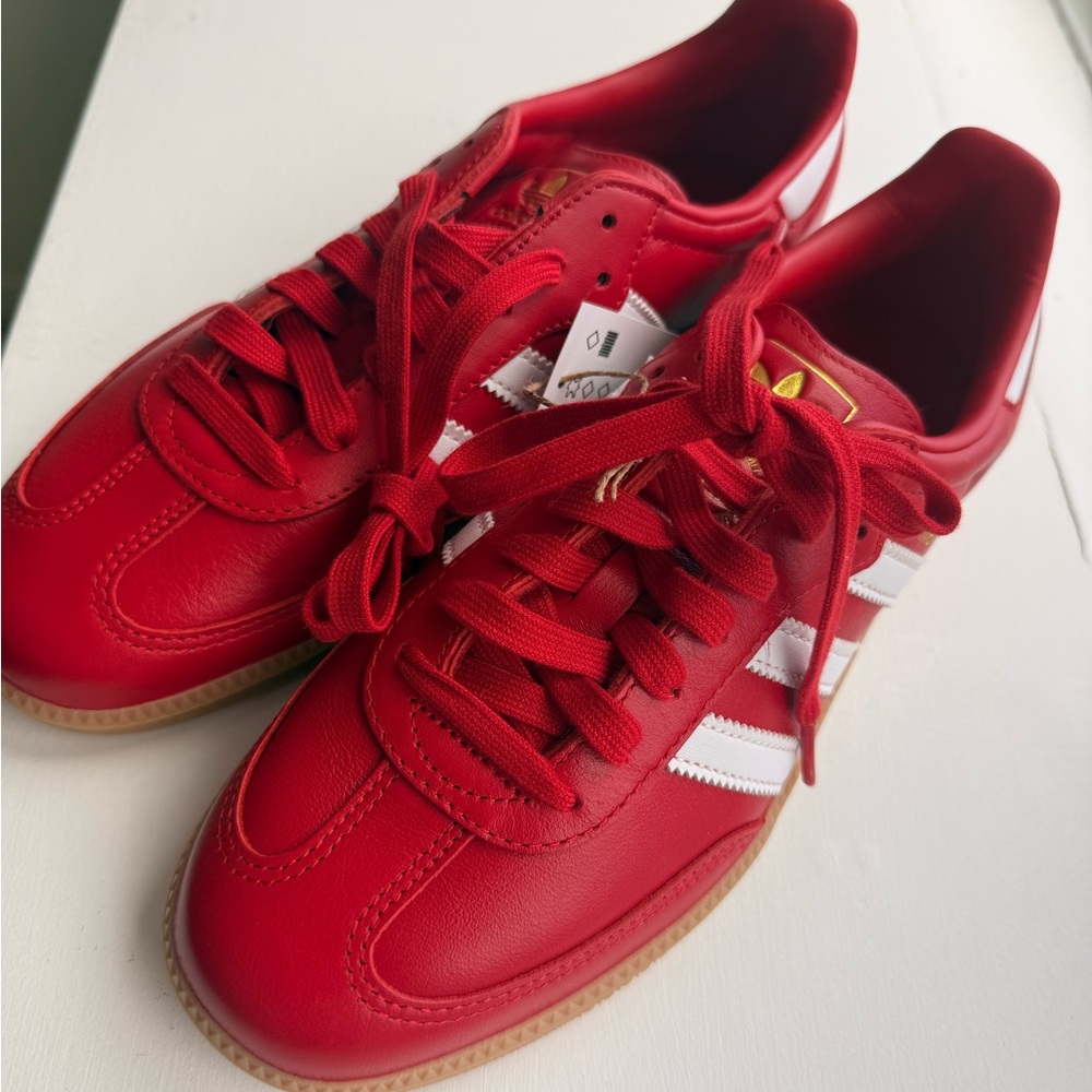NWT men’s 8.5 adidas Red Low-Top Sneakers with White Trefoil - tiny logo heel